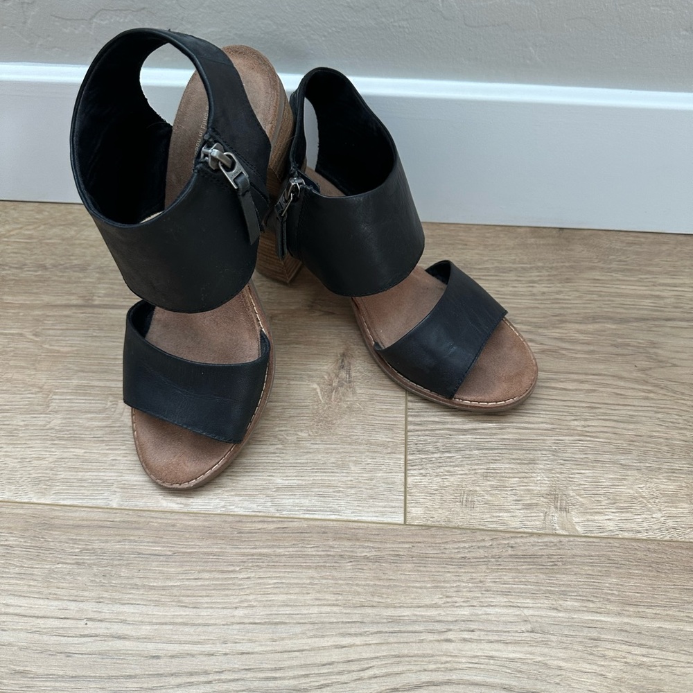 Toms Black and Brown Women's Sandals